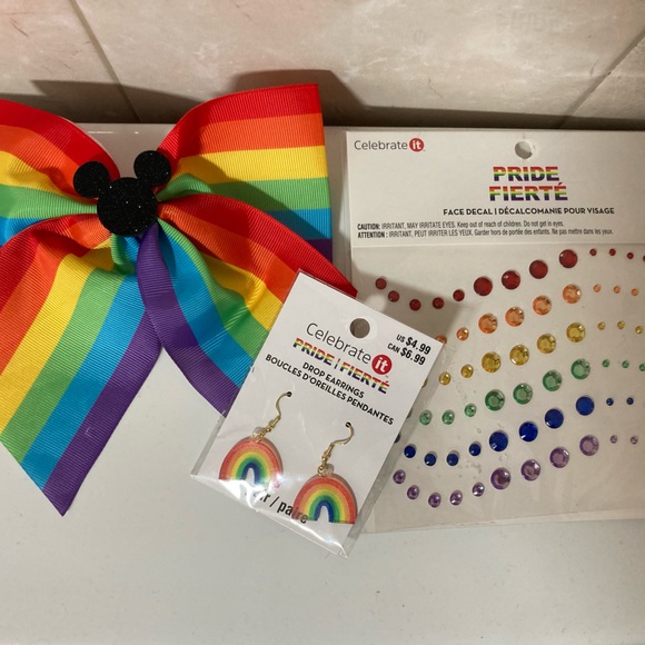 NEW SET;Pride WearEarrings/Face Decals/Hair Bow/Tee/Shorts/magnet/bracelet/sox➕ - Picture 10 of 14